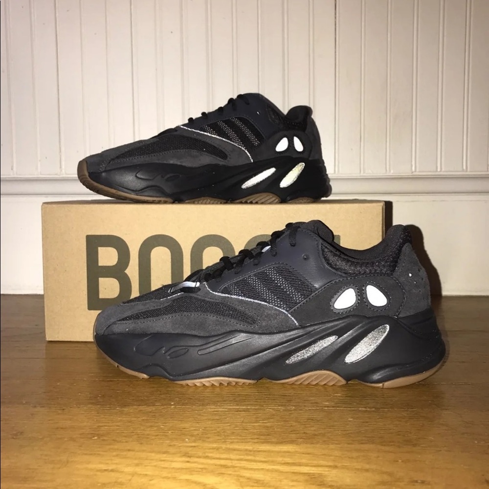 Yeezy boost 700